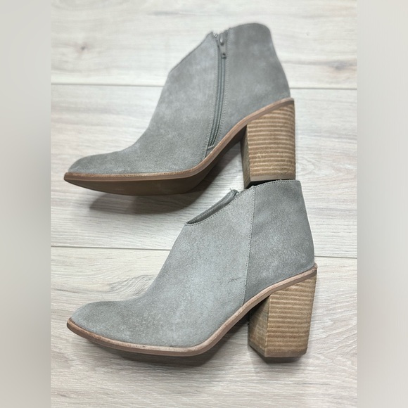 Jeffery Campbell taupe grey suede Booties 7.5 comfortable and cute - Picture 3 of 10
